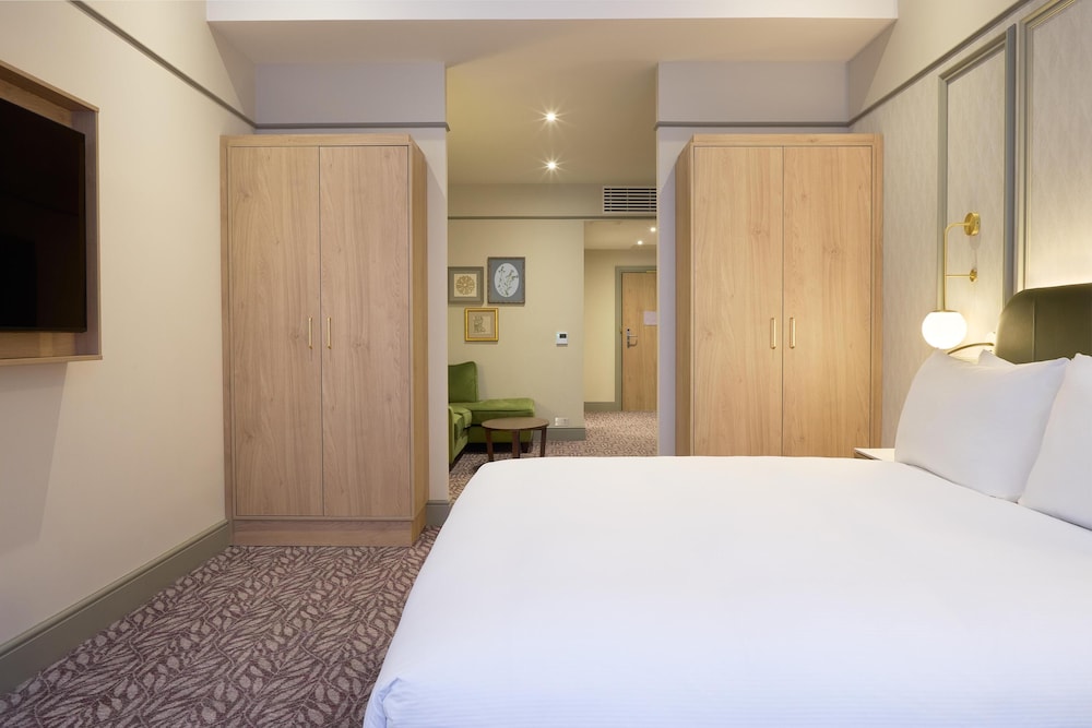 Suite junior, 1 cama de matrimonio grande (Lounge Access) del hotel Hilton Edinburgh Carlton. Foto 6