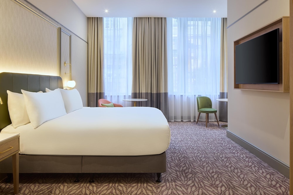 Suite junior, 1 cama de matrimonio grande (Lounge Access) del hotel Hilton Edinburgh Carlton. Foto 7