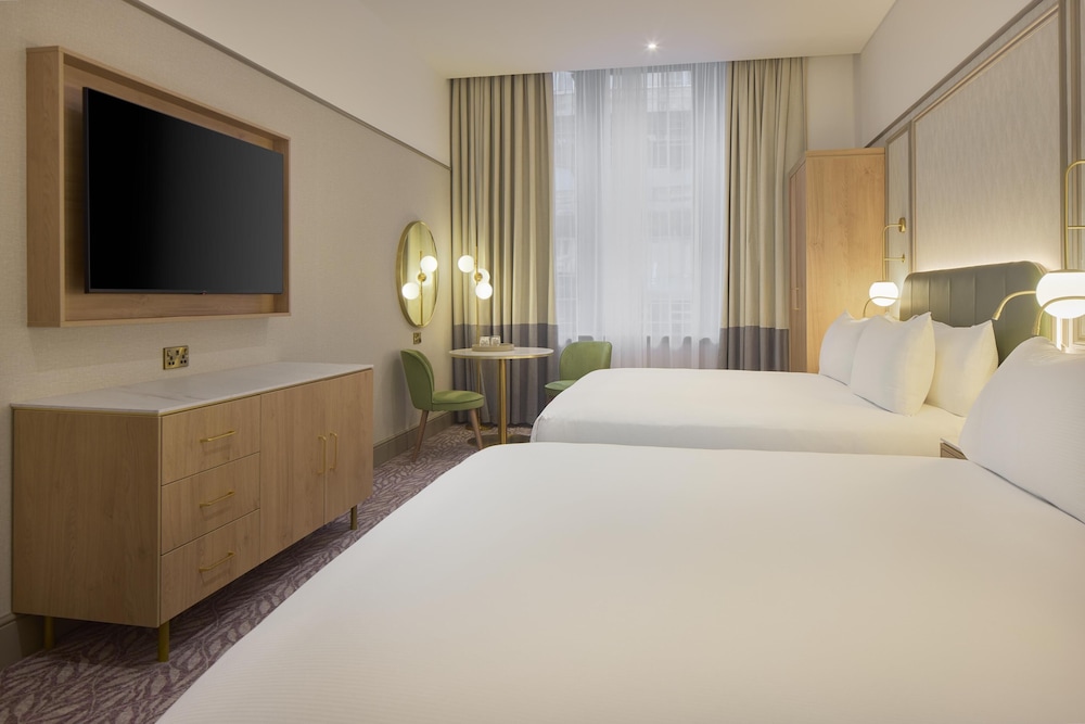 Habitación doble 1 Cama king del hotel Hilton Edinburgh Carlton. Foto 8