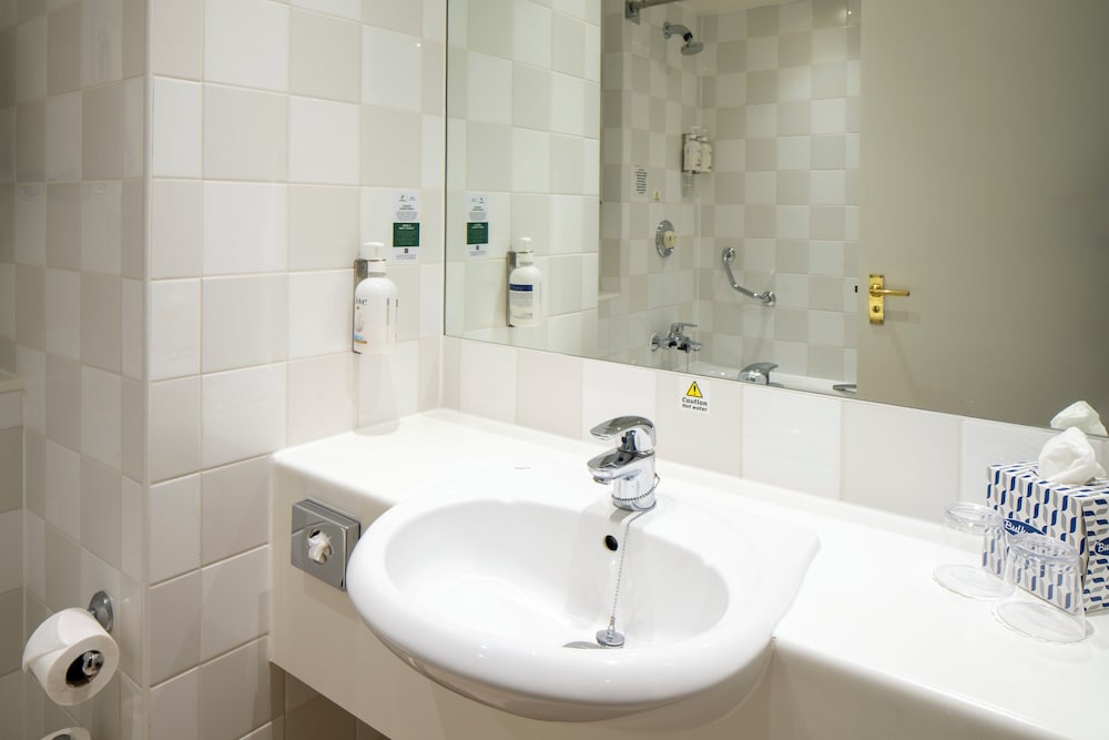 Habitación Estandar del hotel Holiday Inn Edinburgh Zoo by IHG. Foto 10