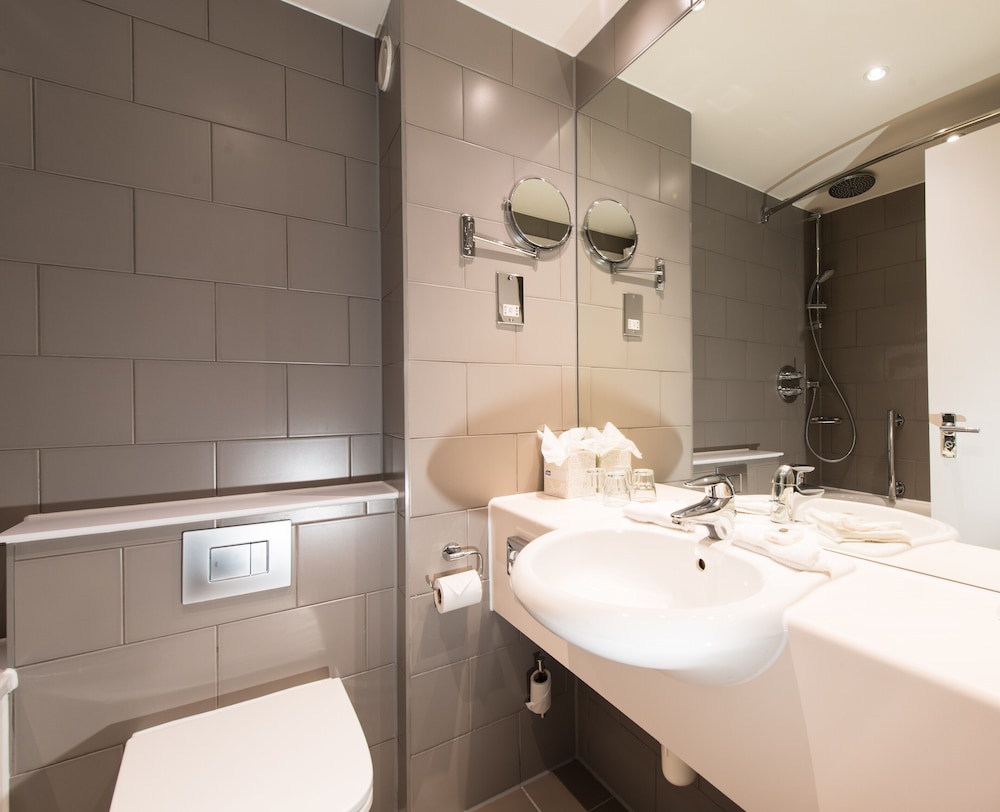 Habitación Premium del hotel Holiday Inn Edinburgh Zoo by IHG. Foto 8