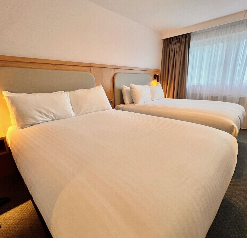 Habitación estándar, 2 camas dobles del hotel Holiday Inn Edinburgh Zoo by IHG. Foto 2