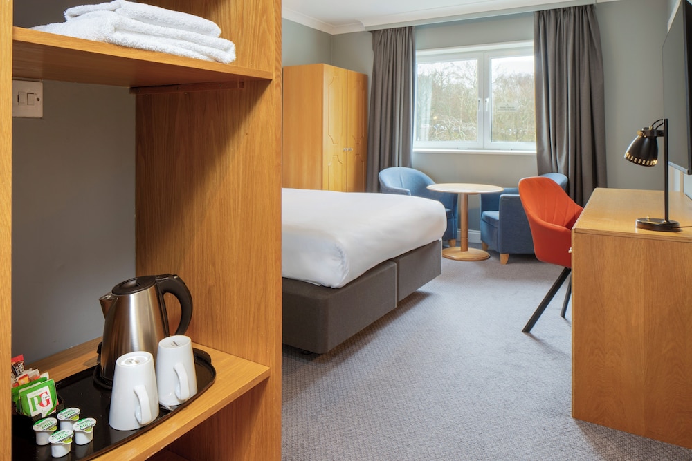 Habitación estándar, 1 cama doble, accesible para personas con discapacidad del hotel Holiday Inn Edinburgh Zoo by IHG. Foto 6