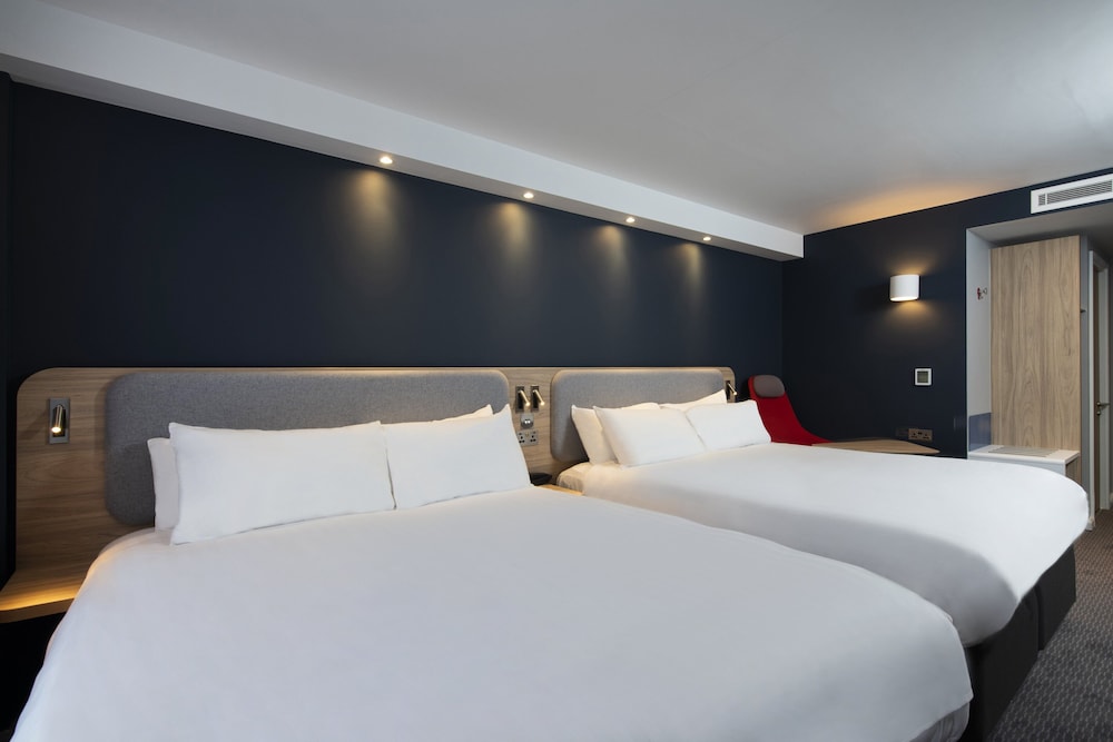 Habitación estándar, 2 camas dobles (with Free Hot Breakfast) del hotel Holiday Inn Express Edinburgh City West, An Ihg. Foto 2