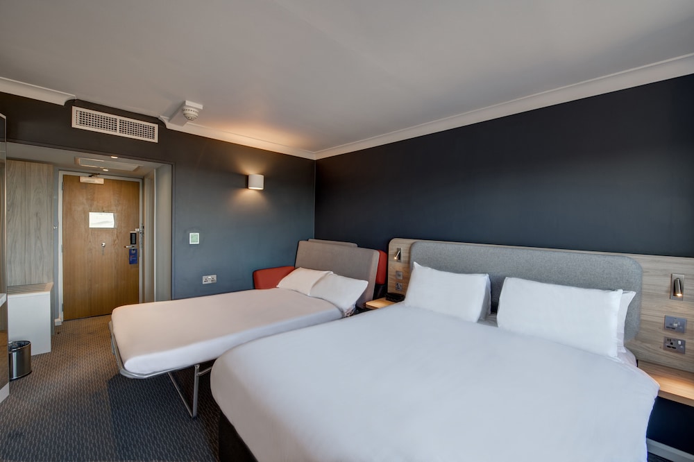 Habitación estándar, 1 cama doble con sofá cama (with Free Hot Breakfast) del hotel Holiday Inn Express Edinburgh City West, An Ihg