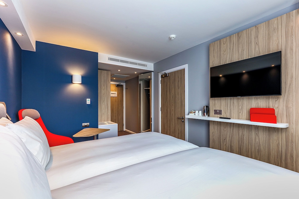 Habitación estándar, 2 camas individuales, vistas a la ciudad (with Free Hot Breakfast) del hotel Holiday Inn Express Edinburgh City West, An Ihg. Foto 8