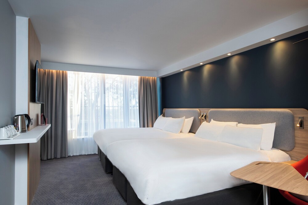 Habitación estándar, 2 camas dobles del hotel Holiday Inn Express Edinburgh City West, An Ihg. Foto 6