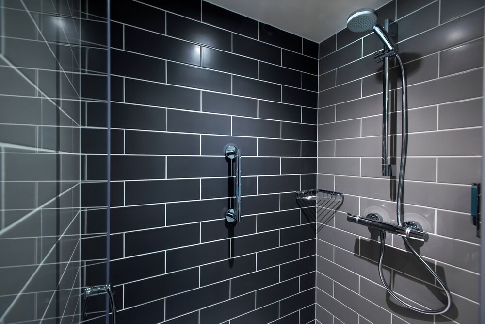 Habitación estándar, 2 camas dobles del hotel Holiday Inn Express Edinburgh City West, An Ihg. Foto 10