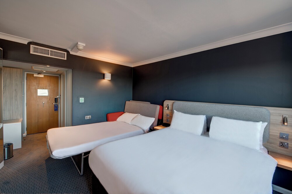 Habitación doble Sofá Cama incluido 1 Cama doble Normal del hotel Holiday Inn Express Edinburgh City West, An Ihg. Foto 17