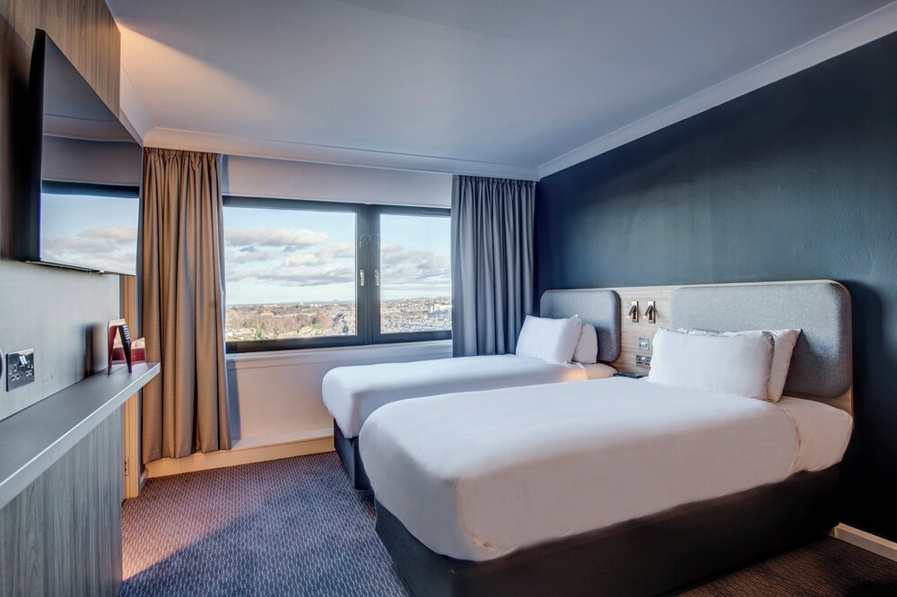 Habitación estándar, 2 camas individuales, vistas a la ciudad del hotel Holiday Inn Express Edinburgh City West, An Ihg. Foto 14