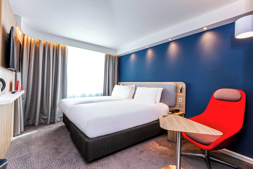 Habitación estándar, 2 camas individuales, vistas a la ciudad del hotel Holiday Inn Express Edinburgh City West, An Ihg. Foto 16