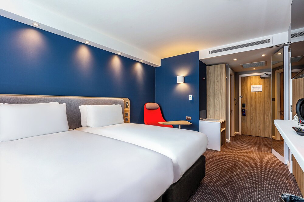 Habitación estándar, 2 camas individuales, vistas a la ciudad del hotel Holiday Inn Express Edinburgh City West, An Ihg. Foto 17