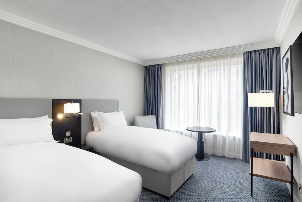 Habitación Superior - 2 camas individuales del hotel Sofitel London Gatwick. Foto 1