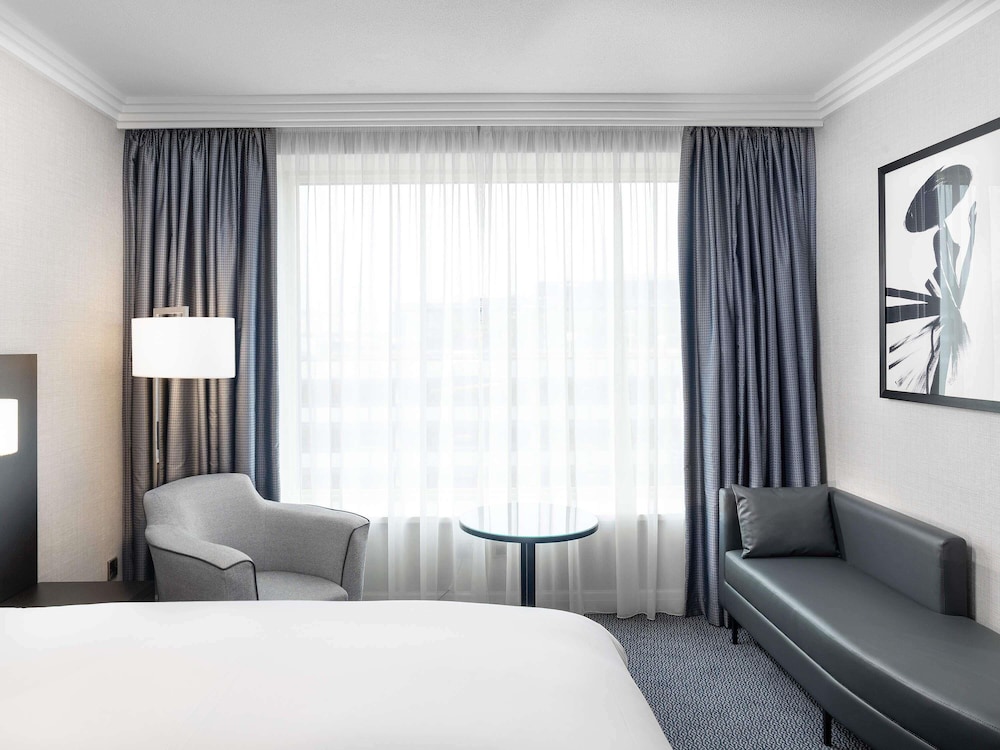 HABITACIÓN CLÁSICA - 1 Cama Queen del hotel Sofitel London Gatwick. Foto 4