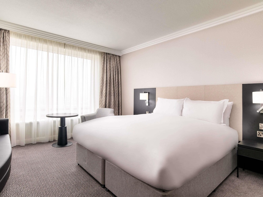 HABITACIÓN SUPERIOR - 1 Cama Queen del hotel Sofitel London Gatwick. Foto 5