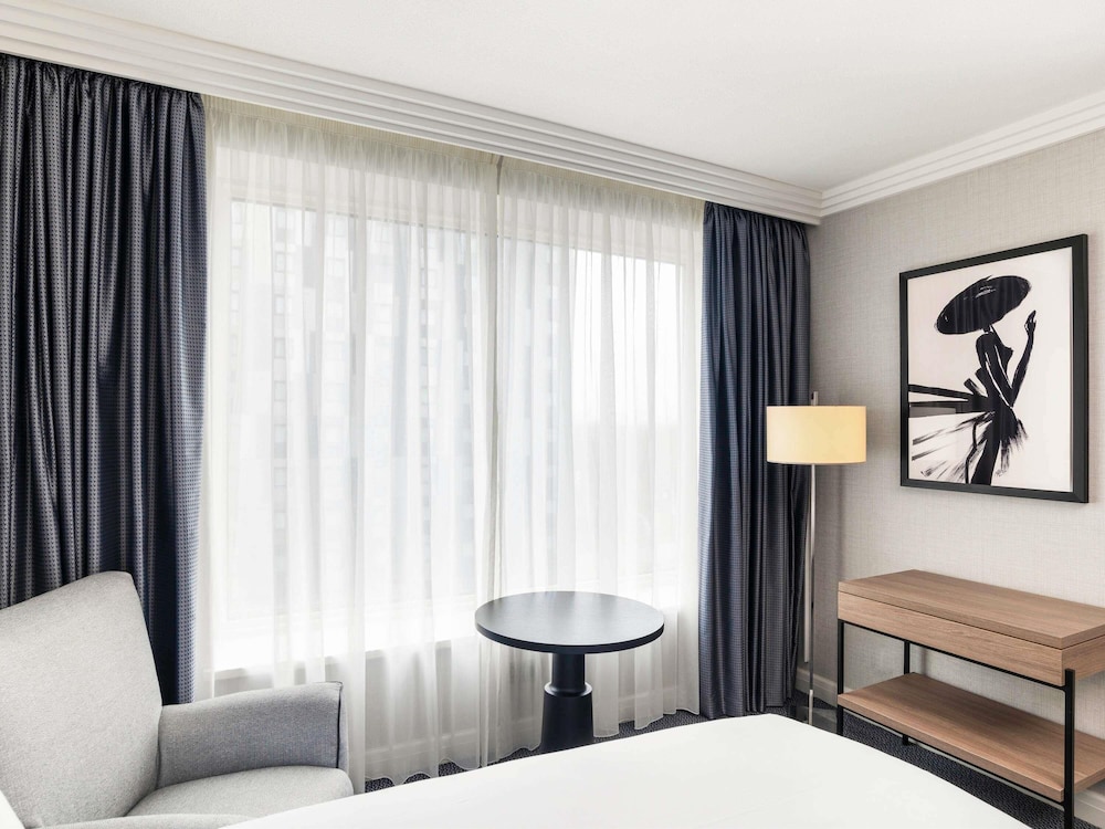 HABITACIÓN SUPERIOR - 1 Cama Queen del hotel Sofitel London Gatwick. Foto 10