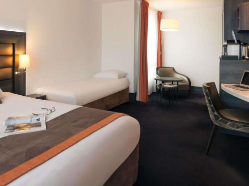 SUITE EXECUTIVE CON 1 CAMA KING SIZE Y 1 CAMA INDIVIDUAL del hotel Mercure Lyon Centre - Gare Part Dieu. Foto 2