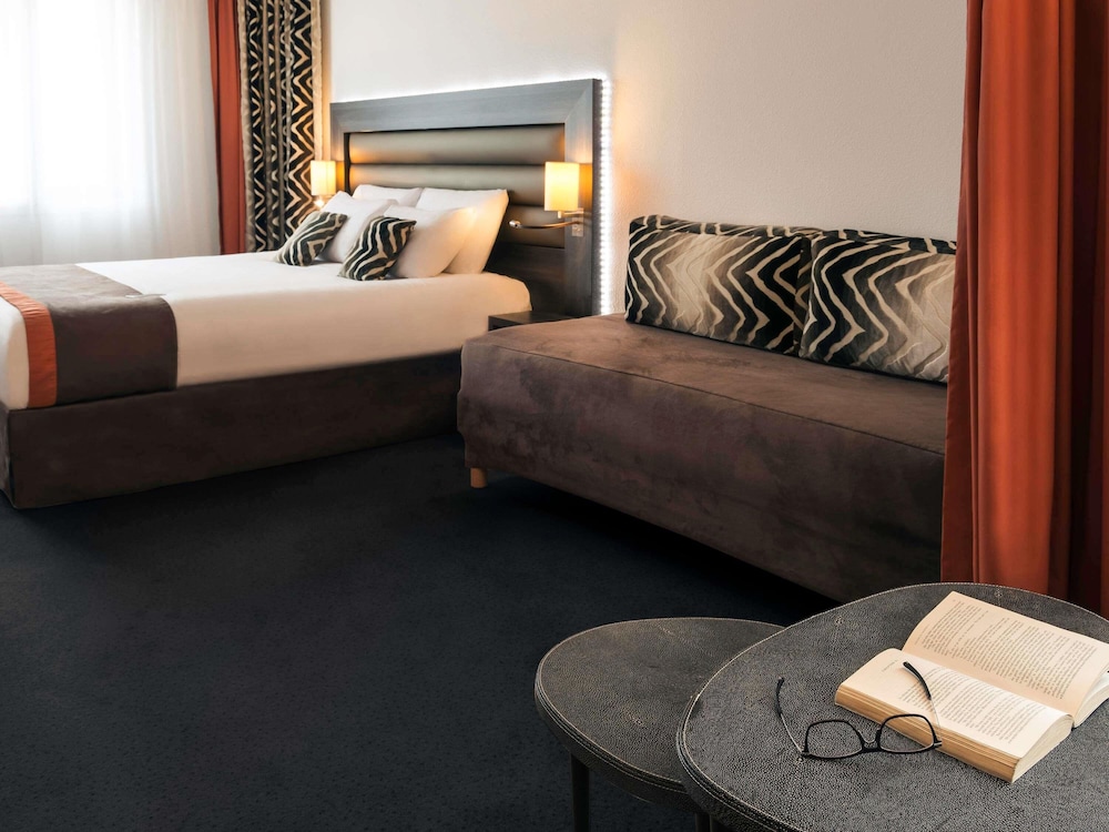 HABITACIÓN EXECUTIVE FAMILIAR CON 1 CAMA KING SIZE Y 1 SOFÁ CAMA del hotel Mercure Lyon Centre - Gare Part Dieu