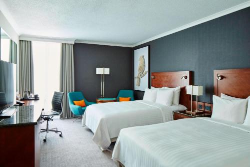 Habitación Superior, habitación para huéspedes, 2 camas dobles del hotel London Heathrow Marriott. Foto 3