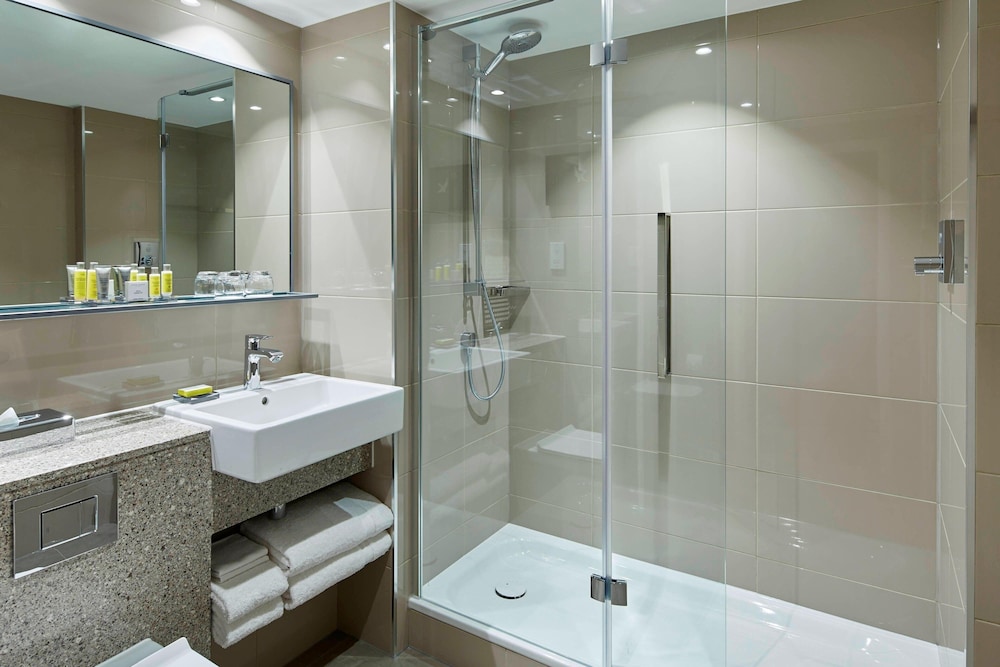 Habitación Deluxe, 2 camas dobles del hotel London Heathrow Marriott. Foto 3