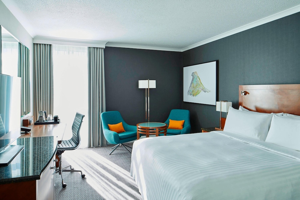 Habitación Deluxe, 1 cama de matrimonio grande del hotel London Heathrow Marriott. Foto 1