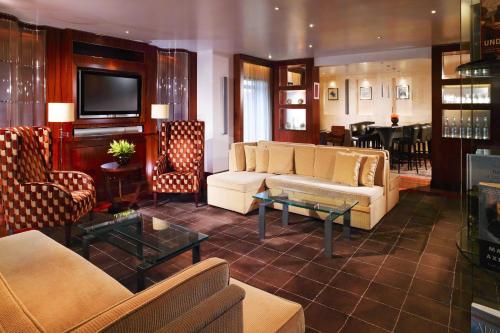 Habitación Executive con acceso al club lounge - 1 cama grande del hotel Sheraton Skyline Hotel London Heathrow. Foto 5