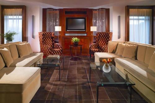 Habitación Executive con acceso al club lounge - 1 cama grande del hotel Sheraton Skyline Hotel London Heathrow. Foto 6