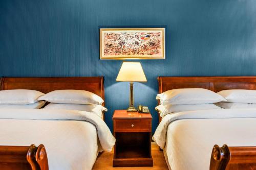 Habitación Familiar con 2 camas dobles del hotel Sheraton Skyline Hotel London Heathrow