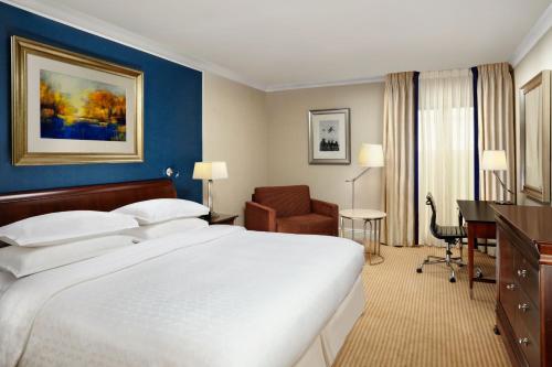 Habitación Clásica con 1 cama doble del hotel Sheraton Skyline Hotel London Heathrow. Foto 5