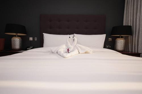 Suite Executive con vistas a la pista del hotel Renaissance London Heathrow. Foto 1