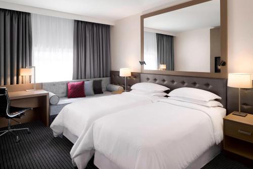 Habitación Club, acceso al Club Lounge, 2 camas individuales del hotel Sheraton Heathrow