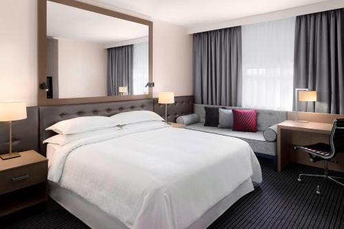Habitación Club, acceso al Club Lounge, 1 cama Queen del hotel Sheraton Heathrow