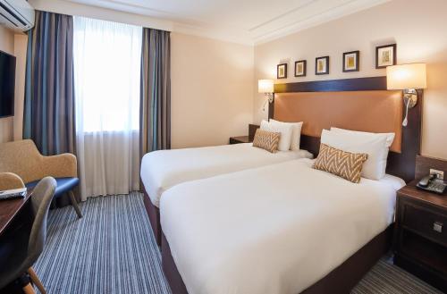 Habitación Twin Deluxe - 2 camas del hotel Thistle London Heathrow Terminal 5. Foto 1