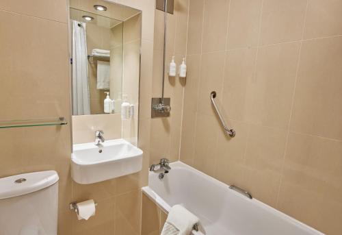 Habitación Deluxe King del hotel Thistle London Heathrow Terminal 5. Foto 4