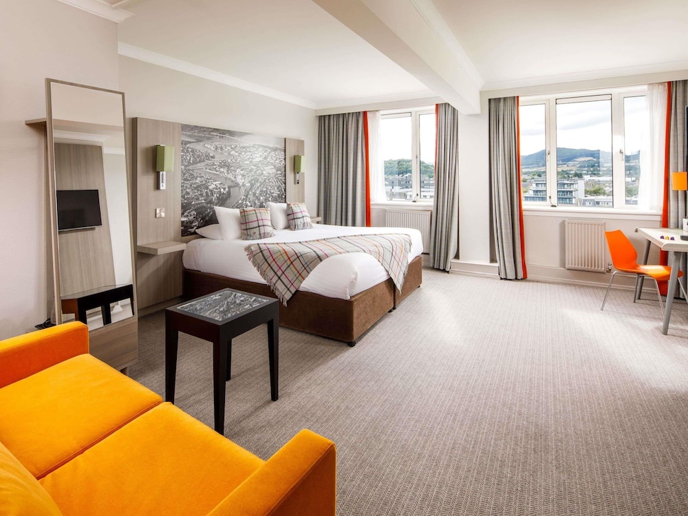 Habitación Privilege con 1 cama doble y vistas al río o al casco antiguo del hotel Mercure Inverness. Foto 4