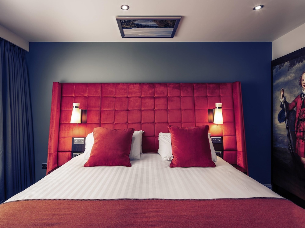 Habitación Privilege con 1 cama doble y vistas al río o al casco antiguo del hotel Mercure Inverness. Foto 5