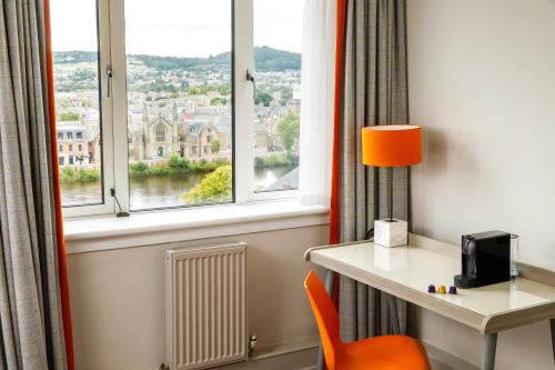 Habitación Clásica con 1 cama doble, vistas al río del hotel Mercure Inverness. Foto 7