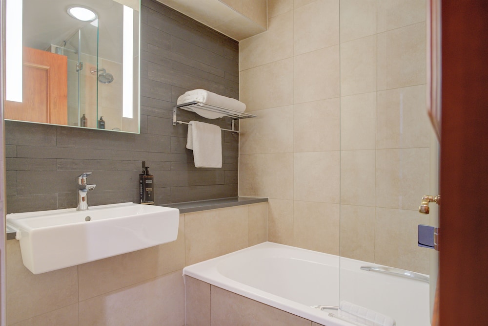 Habitación Doble Estándar del hotel Atlantic Tower Liverpool By Sunday. Foto 13