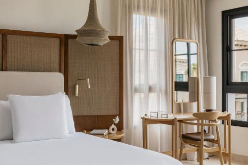 Suite Master Red Level con vistas al mar y terraza con bañera del hotel Red Level Gran Meliá Palacio de Isora. Foto 6