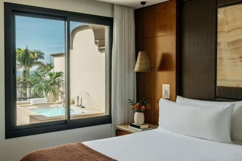 Red Level Junior Suite Ocean Partial View with Whirlpool del hotel Red Level Gran Meliá Palacio de Isora. Foto 3