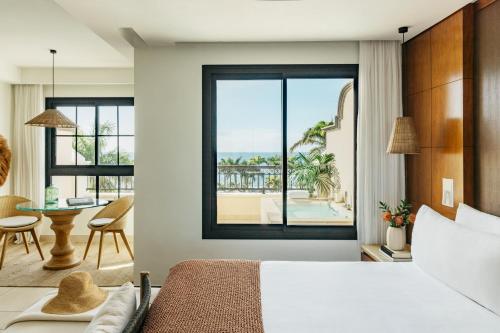 Suite Junior Red Level con vistas frontales al mar y bañera de hidromasaje del hotel Red Level Gran Meliá Palacio de Isora. Foto 23