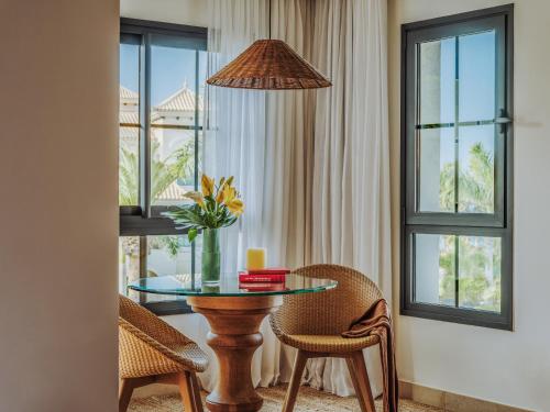 Habitación Deluxe Redlevel con vistas parciales al mar del hotel Red Level Gran Meliá Palacio de Isora. Foto 1