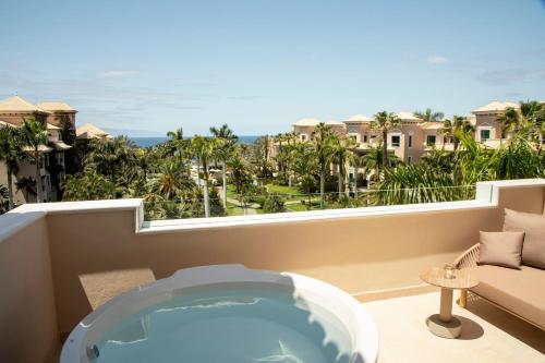 Suite Master Red Level con vistas al mar y terraza con bañera del hotel Red Level Gran Meliá Palacio de Isora. Foto 28