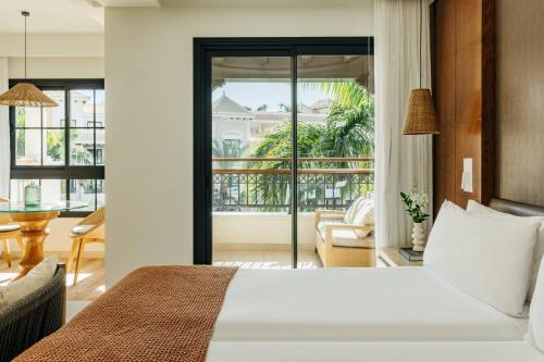 Habitación Deluxe Redlevel con vistas parciales al mar del hotel Red Level Gran Meliá Palacio de Isora. Foto 12