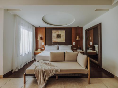 Habitación Deluxe Redlevel con vistas parciales al mar y bañera de hidromasaje del hotel Red Level Gran Meliá Palacio de Isora. Foto 46