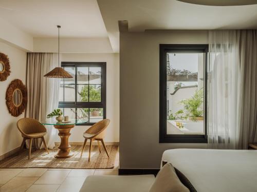 RedLevel Junior Suite Large Terrace and Hot Tub del hotel Red Level Gran Meliá Palacio de Isora. Foto 26