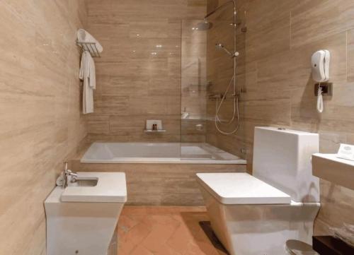 Habitación Triple Deluxe del hotel Boutique Palacio Pinello. Foto 2