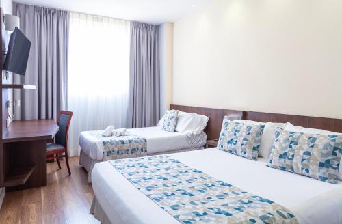 Habitación Triple Estándar del hotel Olympia Universidades. Foto 7