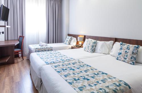 Habitación Triple Estándar del hotel Olympia Universidades. Foto 11