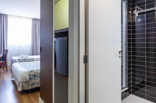 Habitación Triple Estándar del hotel Olympia Universidades. Foto 13